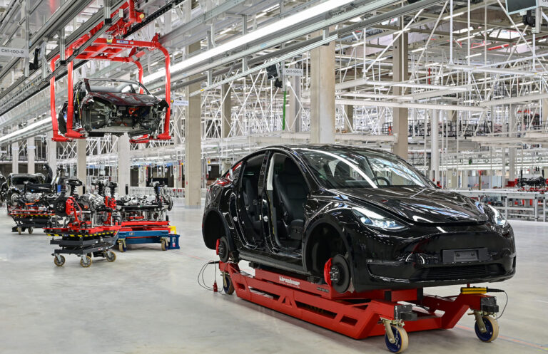 Tesla 10 Milyon Araç Üretim Sınırını Geride Bıraktı